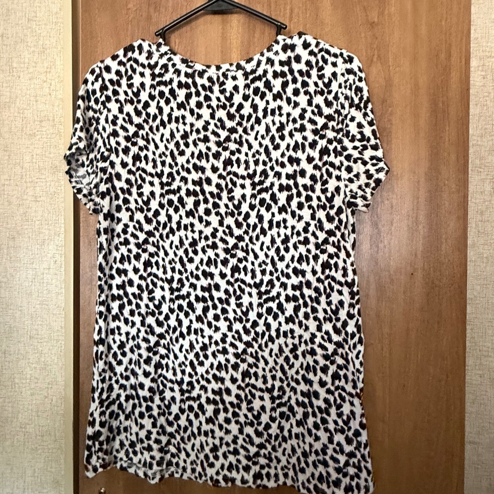 24/7 cheetah print tee